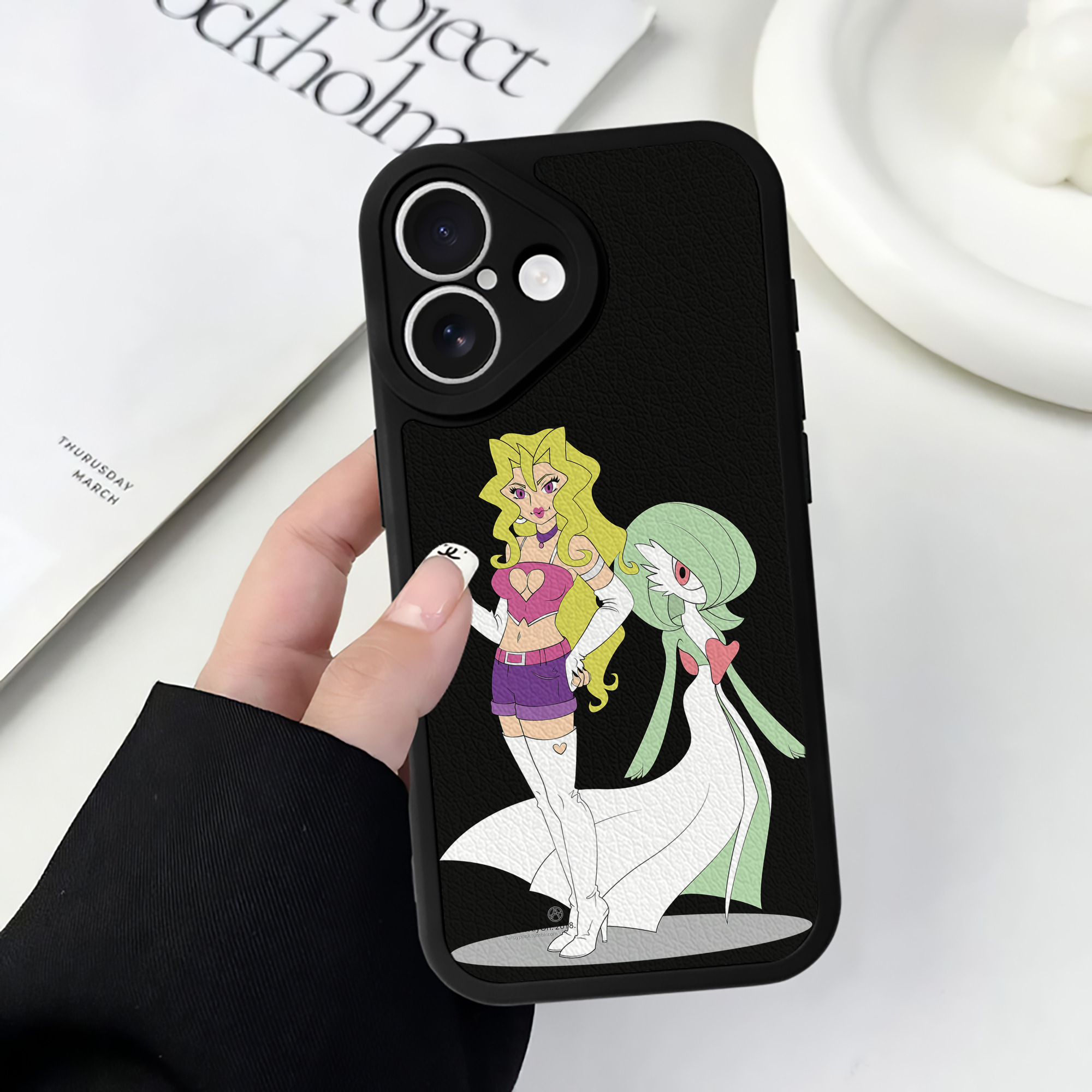 遊☆戯☆王 Yu-Gi-Oh! 【iPhone 16シリーズ対応】シリコンスマホケース（レザー調） 材質：シリコン